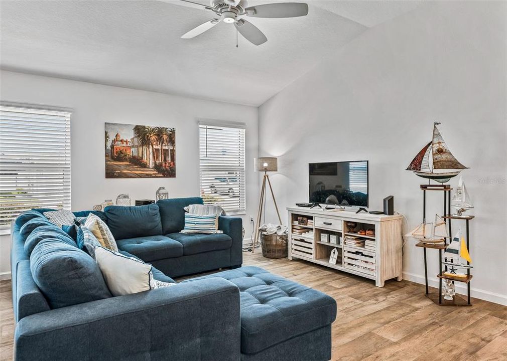 For Sale: $339,000 (3 beds, 2 baths, 1426 Square Feet)