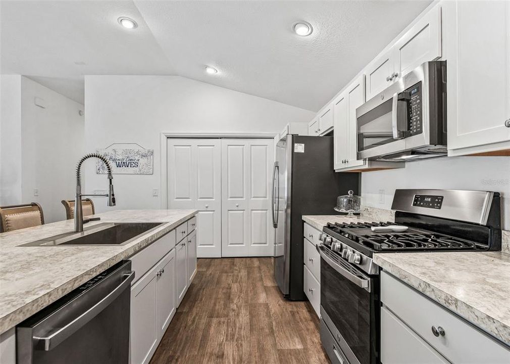 For Sale: $339,000 (3 beds, 2 baths, 1426 Square Feet)