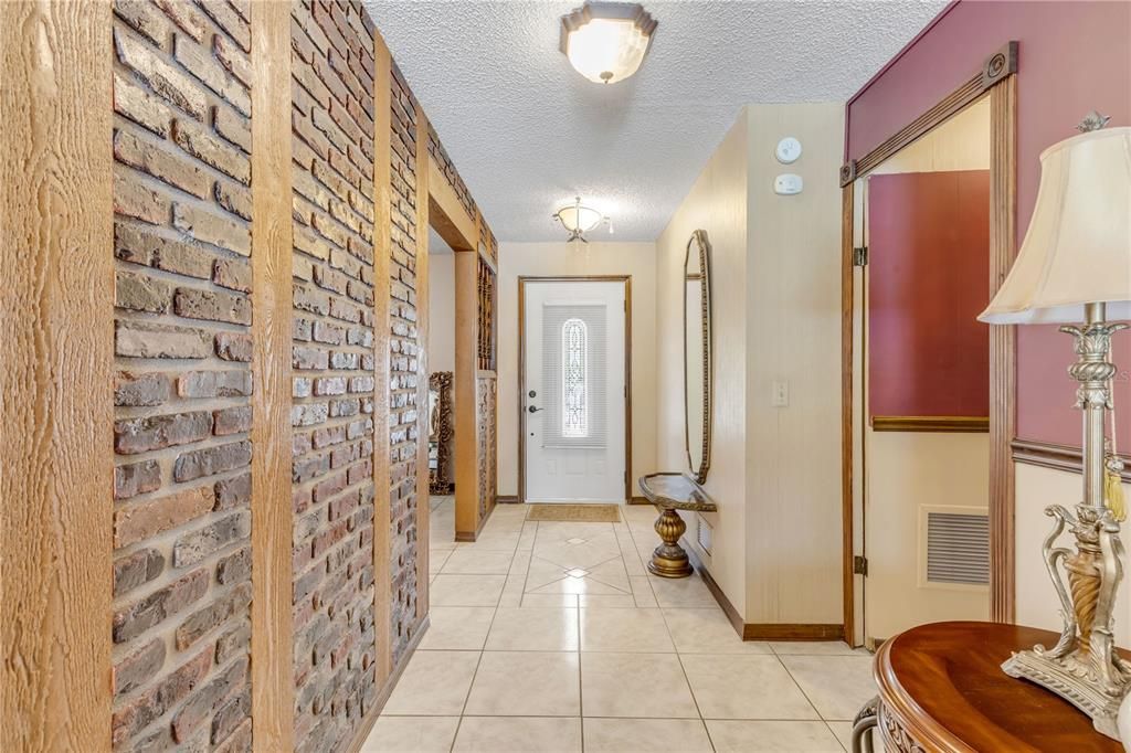 На продажу: $335,000 (4 спален, 3 ванн, 1745 Квадратных фут)
