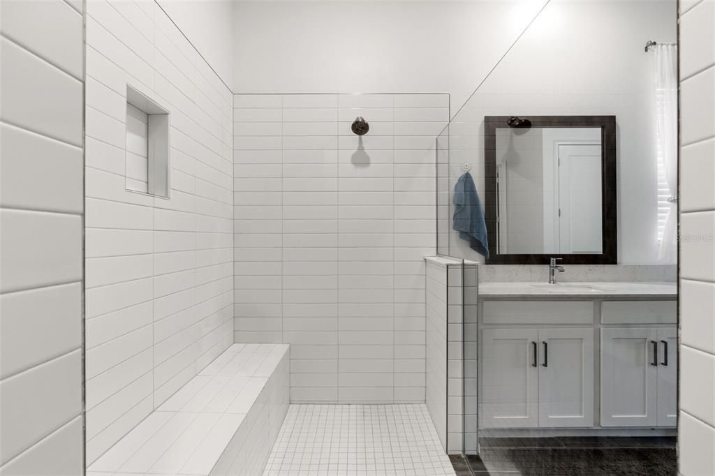 For Sale: $525,000 (2 beds, 2 baths, 2264 Square Feet)