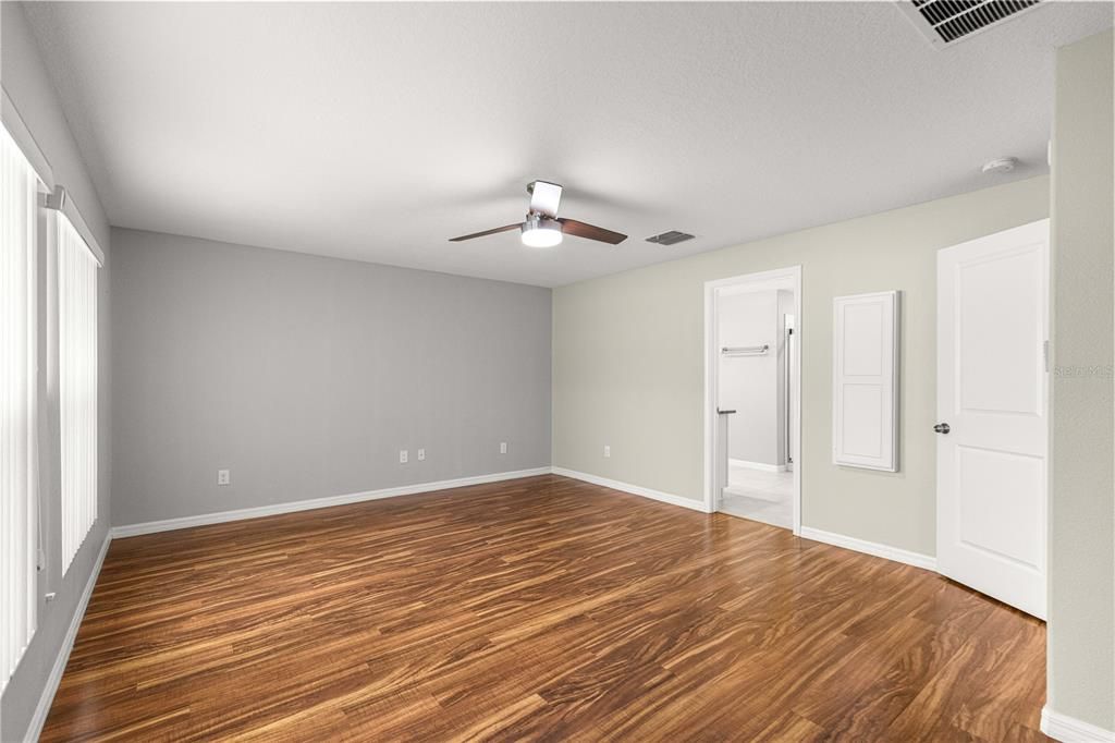 For Sale: $373,500 (4 beds, 3 baths, 2598 Square Feet)
