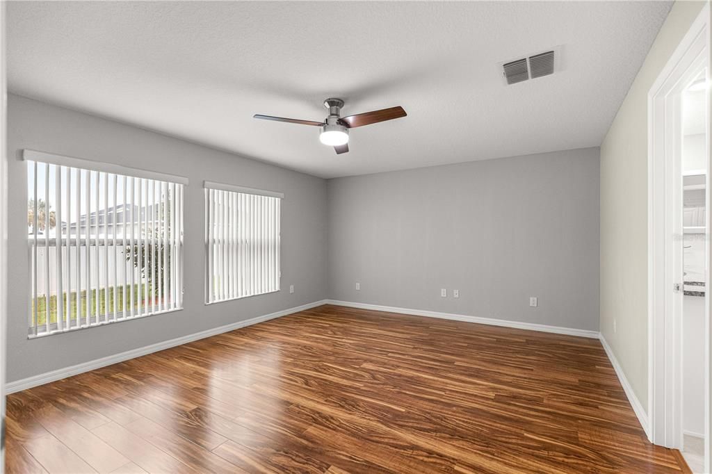 For Sale: $373,500 (4 beds, 3 baths, 2598 Square Feet)