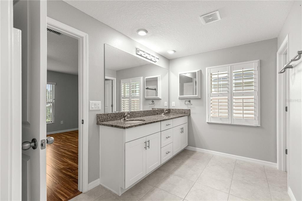 For Sale: $373,500 (4 beds, 3 baths, 2598 Square Feet)