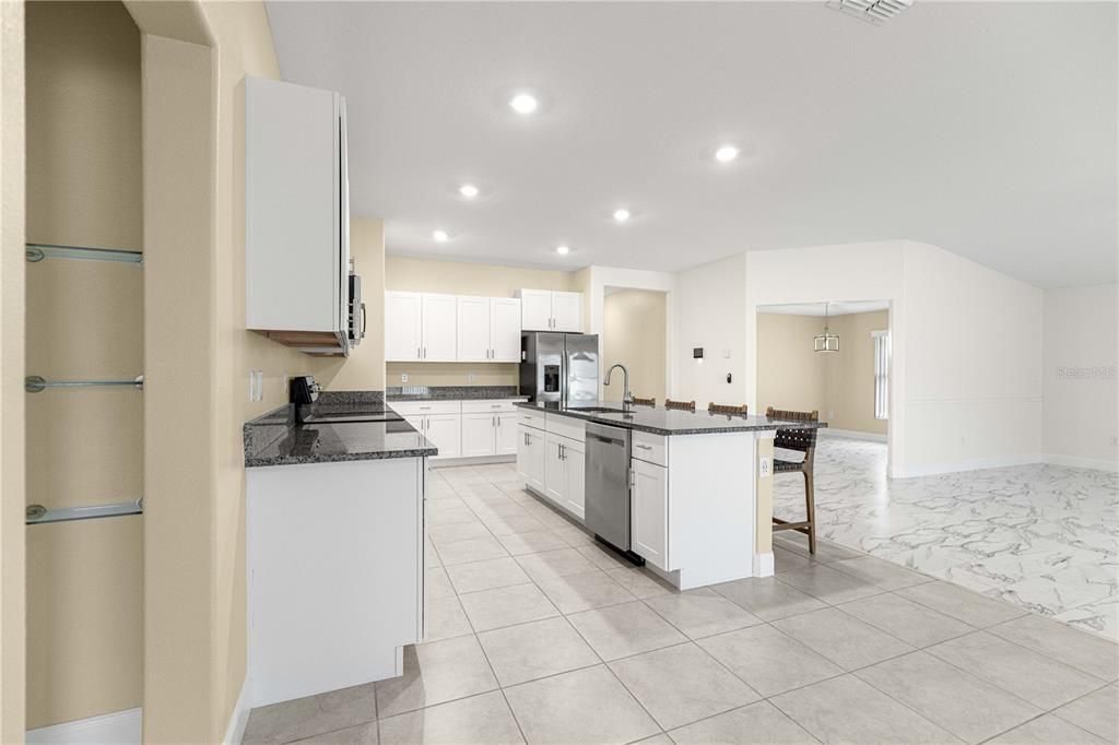 For Sale: $373,500 (4 beds, 3 baths, 2598 Square Feet)