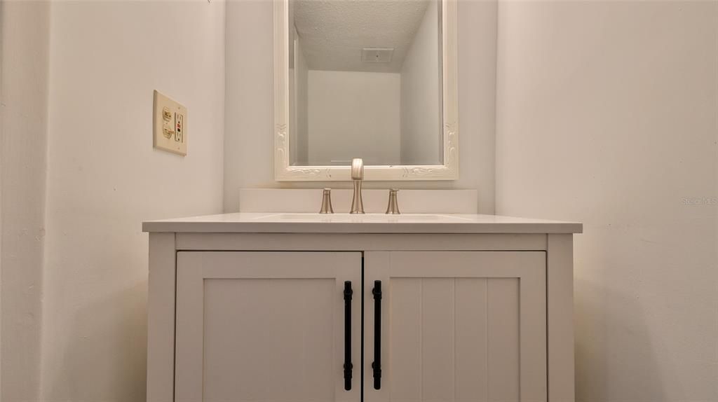 For Sale: $219,000 (2 beds, 1 baths, 1320 Square Feet)