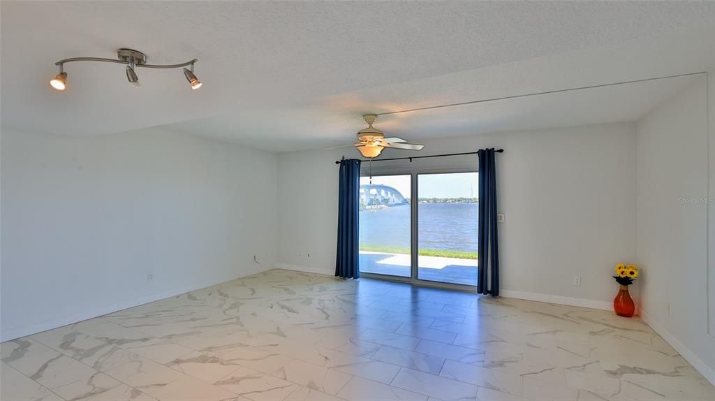 For Sale: $219,000 (2 beds, 1 baths, 1320 Square Feet)
