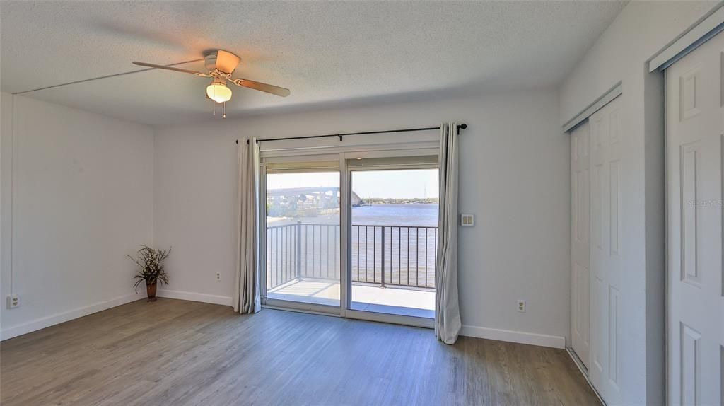 For Sale: $219,000 (2 beds, 1 baths, 1320 Square Feet)