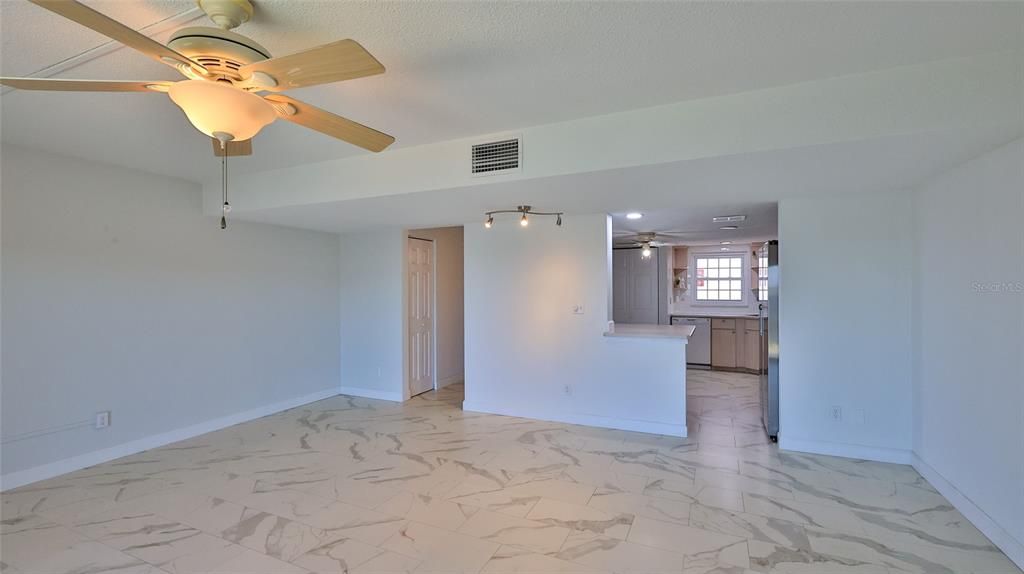 For Sale: $219,000 (2 beds, 1 baths, 1320 Square Feet)