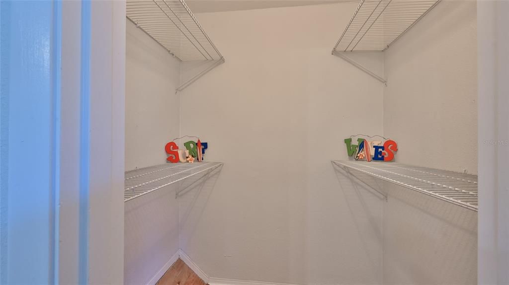 For Sale: $219,000 (2 beds, 1 baths, 1320 Square Feet)