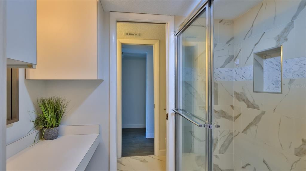 For Sale: $219,000 (2 beds, 1 baths, 1320 Square Feet)