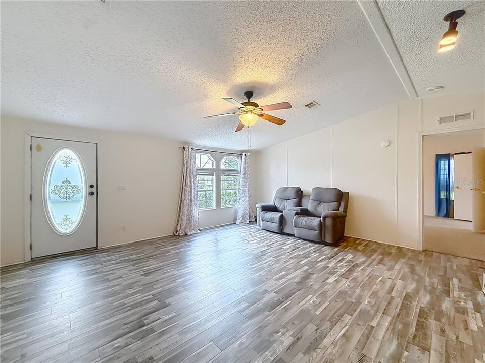 На продажу: $260,000 (3 спален, 2 ванн, 1728 Квадратных фут)