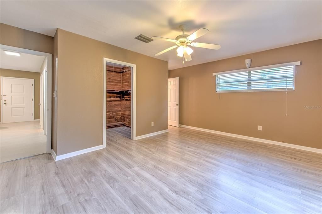 For Sale: $450,000 (2 beds, 2 baths, 1588 Square Feet)