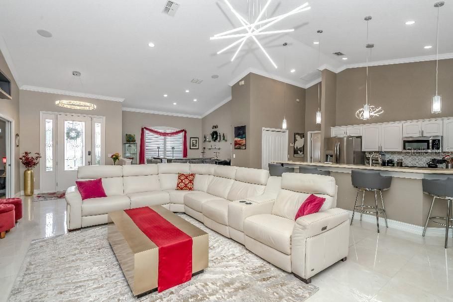 En Venta: $675,000 (3 camas, 3 baños, 2636 Pies cuadrados)