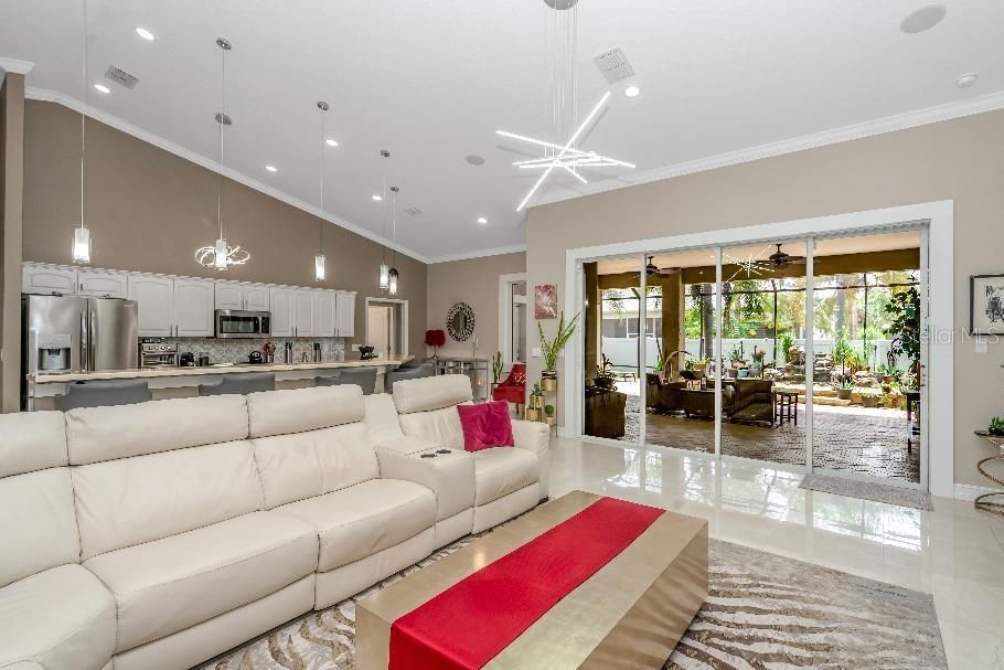 En Venta: $675,000 (3 camas, 3 baños, 2636 Pies cuadrados)