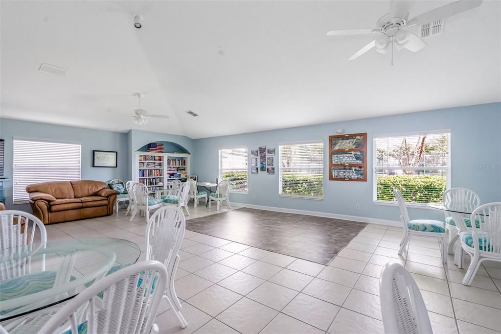 En Venta: $675,000 (3 camas, 3 baños, 2636 Pies cuadrados)