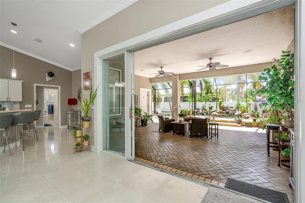 En Venta: $675,000 (3 camas, 3 baños, 2636 Pies cuadrados)