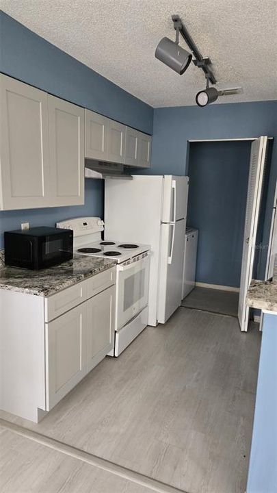 В аренду: $1,300 (2 спален, 2 ванн, 934 Квадратных фут)
