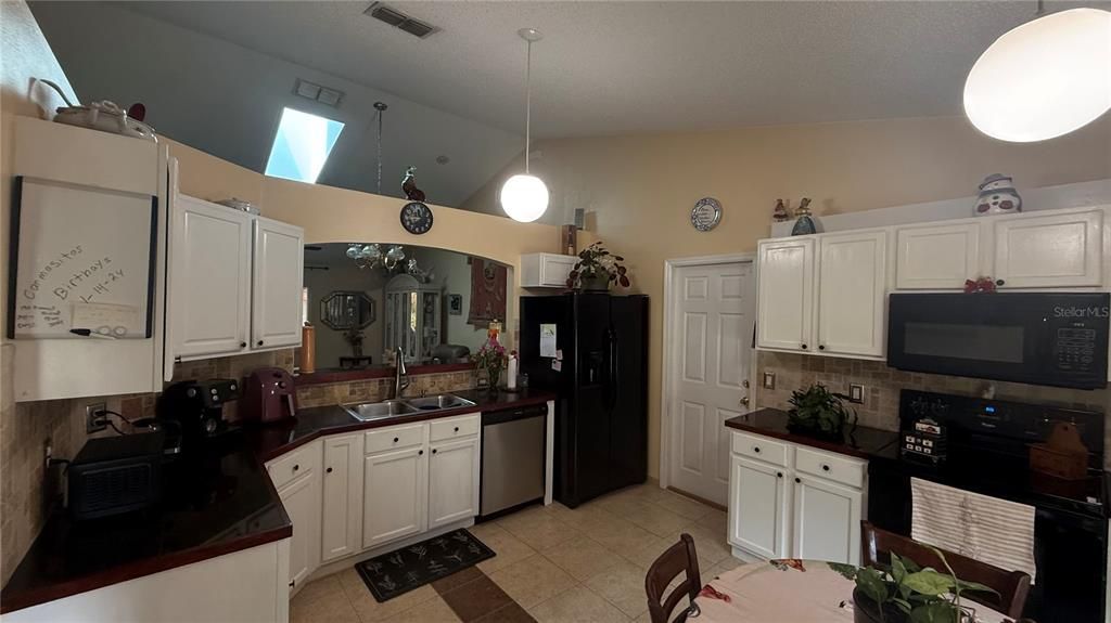 For Sale: $279,900 (3 beds, 2 baths, 1368 Square Feet)