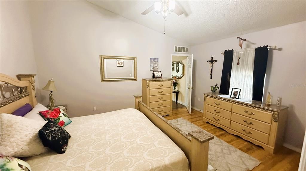 For Sale: $279,900 (3 beds, 2 baths, 1368 Square Feet)
