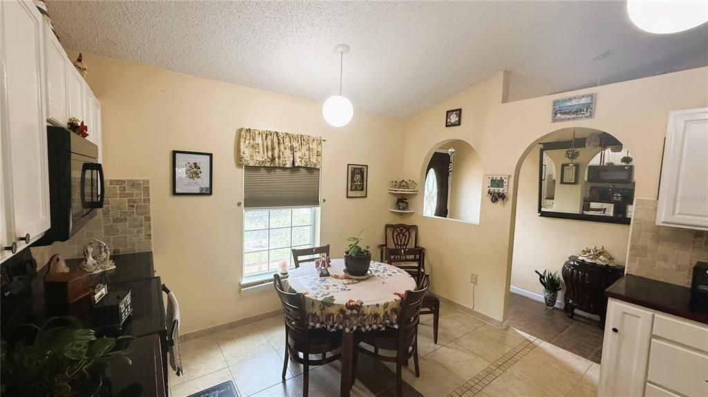 For Sale: $279,900 (3 beds, 2 baths, 1368 Square Feet)