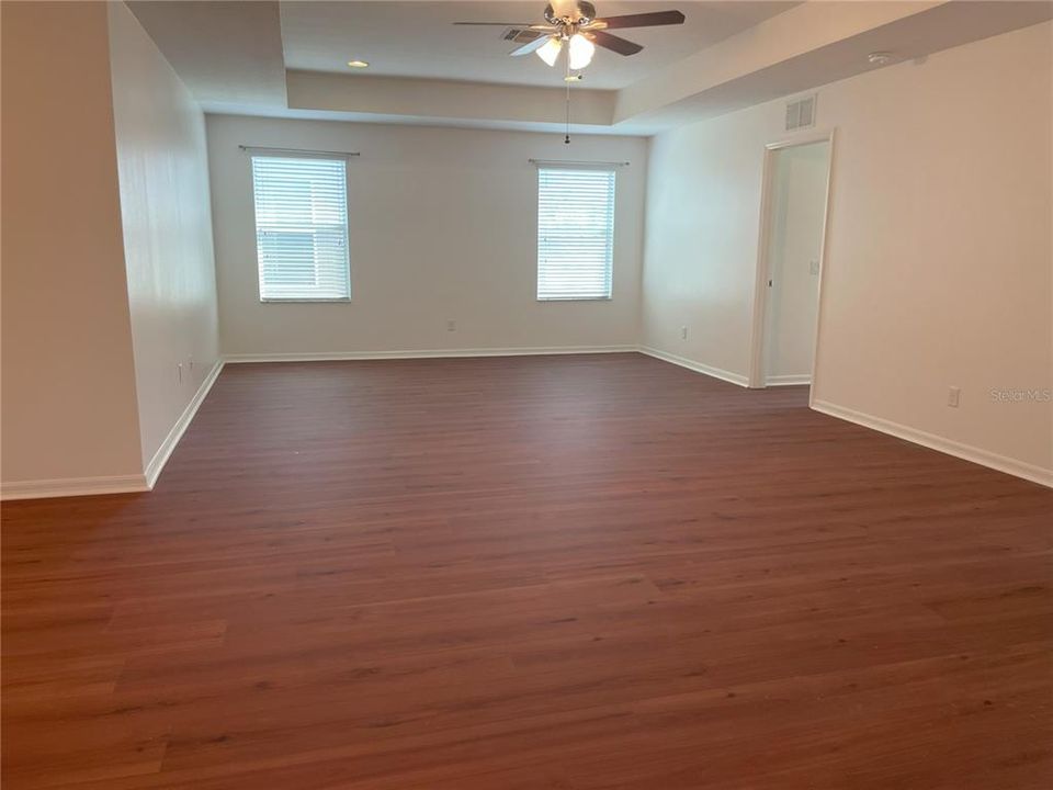 For Sale: $699,999 (5 beds, 3 baths, 4129 Square Feet)