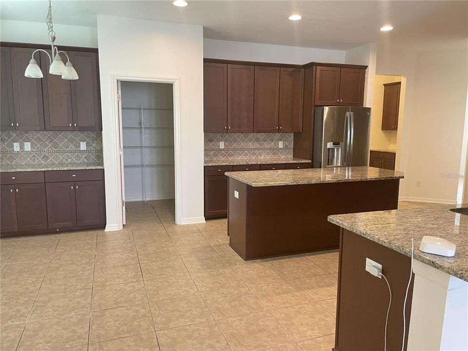 For Sale: $699,999 (5 beds, 3 baths, 4129 Square Feet)