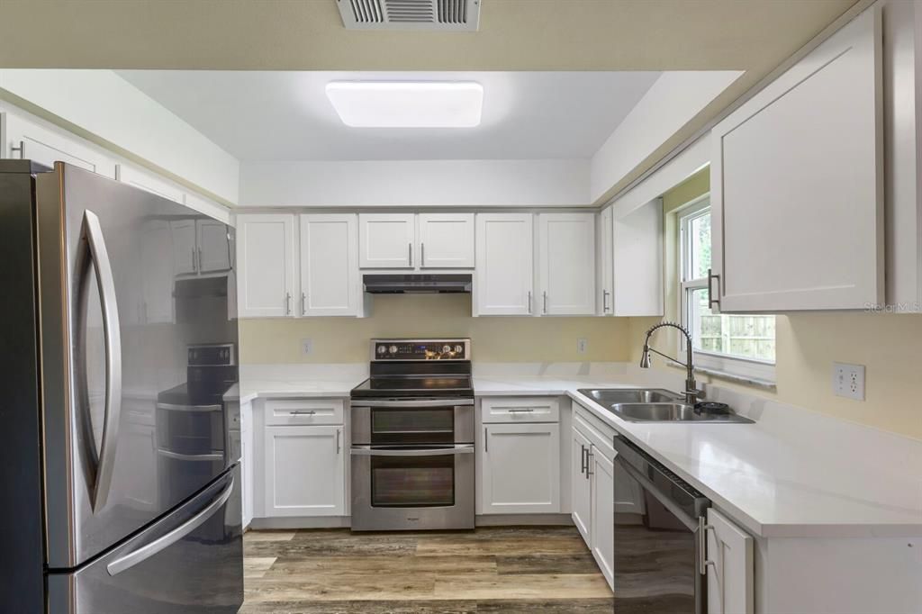 Active With Contract: $395,000 (3 beds, 2 baths, 1256 Square Feet)