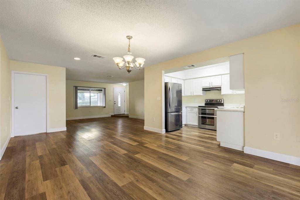 Active With Contract: $395,000 (3 beds, 2 baths, 1256 Square Feet)