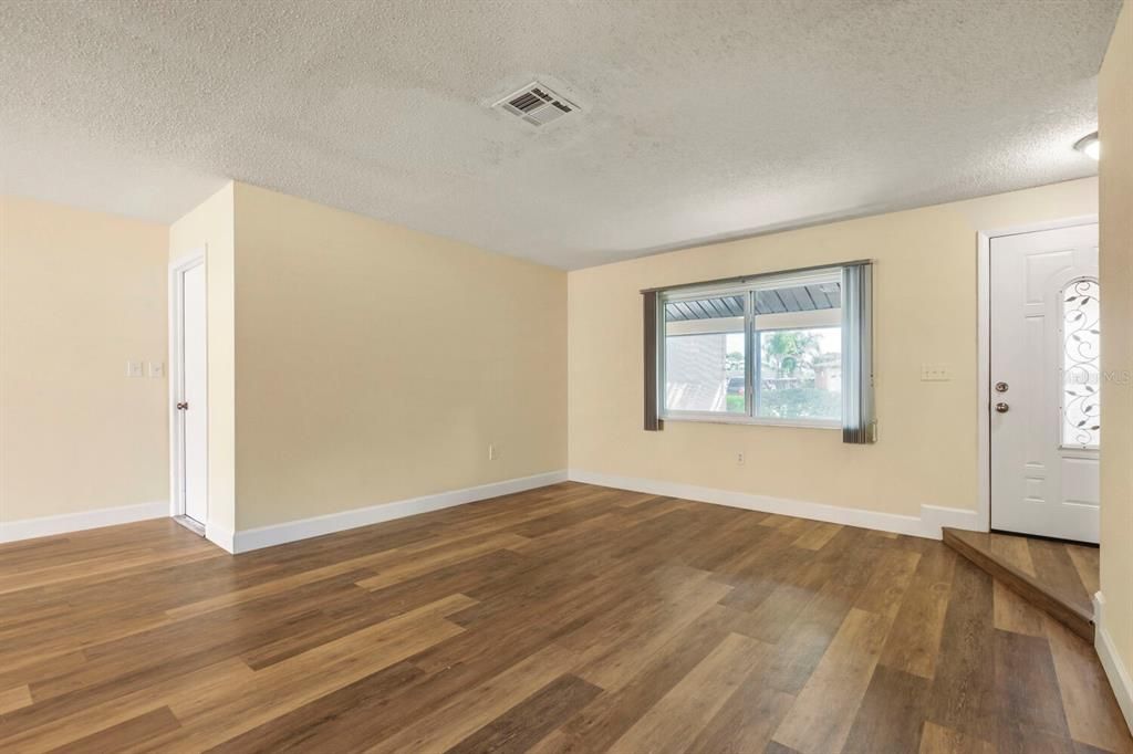 Active With Contract: $395,000 (3 beds, 2 baths, 1256 Square Feet)