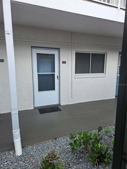 For Sale: $157,500 (1 beds, 1 baths, 644 Square Feet)