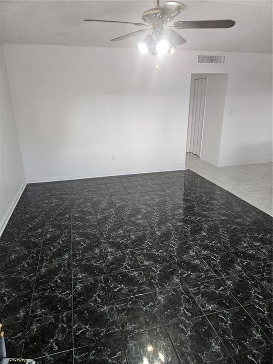 For Sale: $157,500 (1 beds, 1 baths, 644 Square Feet)