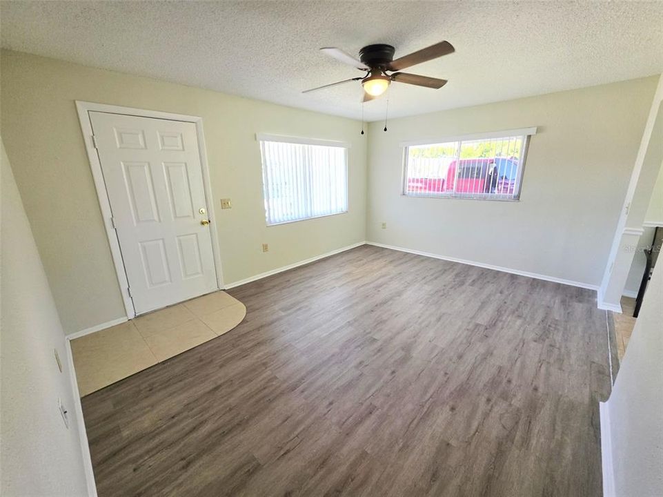 For Rent: $1,700 (3 beds, 2 baths, 1052 Square Feet)