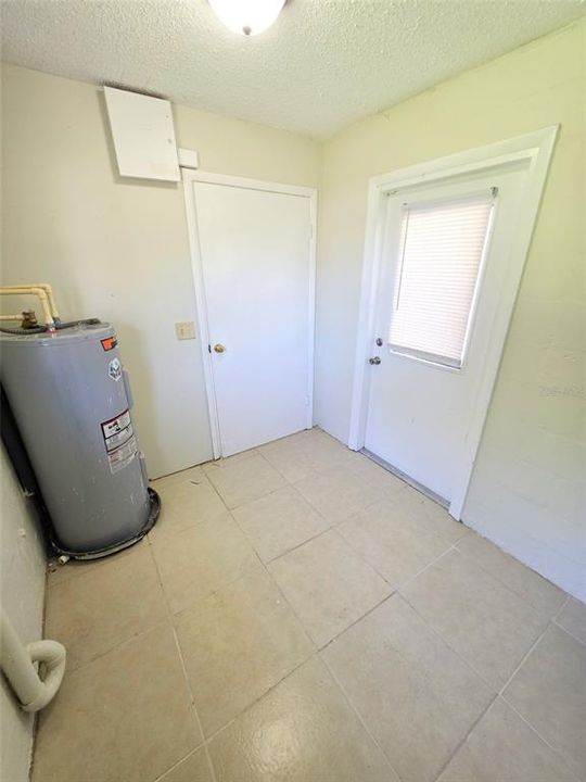 For Rent: $1,700 (3 beds, 2 baths, 1052 Square Feet)