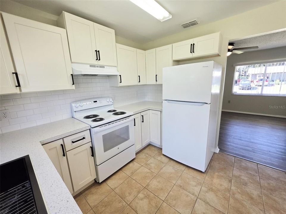 For Rent: $1,700 (3 beds, 2 baths, 1052 Square Feet)