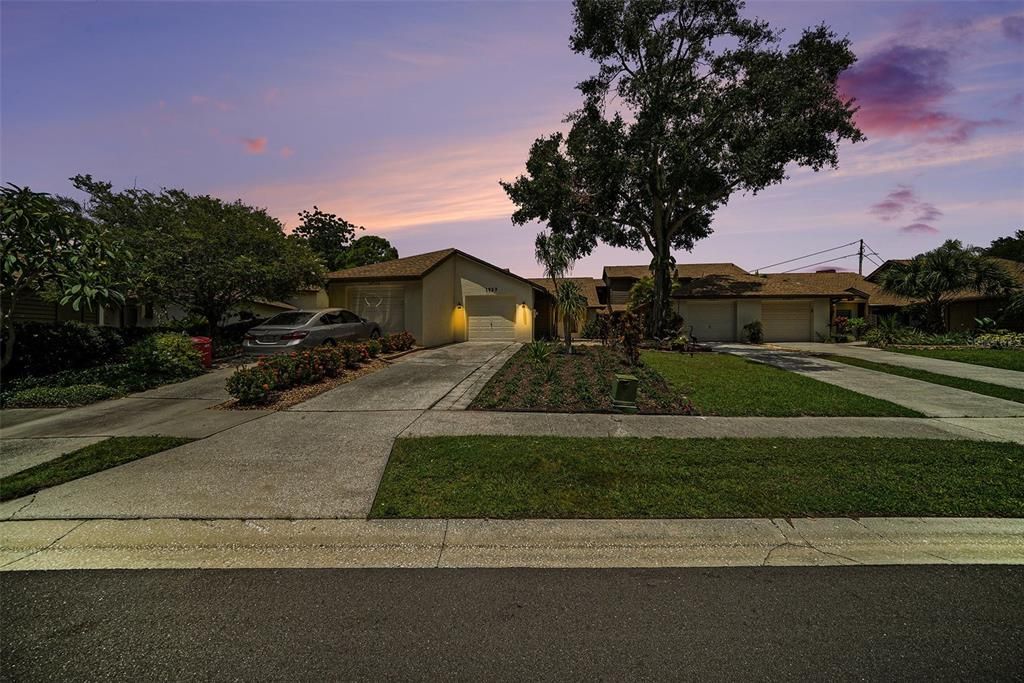 For Rent: $2,400 (2 beds, 2 baths, 1030 Square Feet)