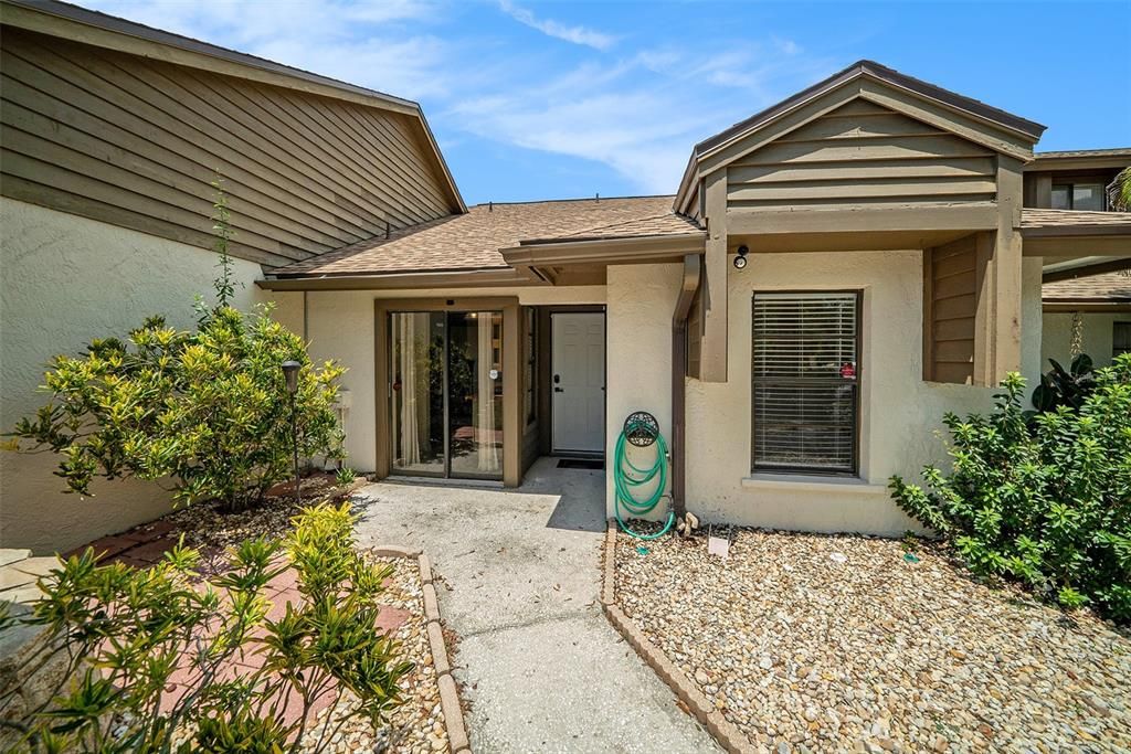 For Rent: $2,400 (2 beds, 2 baths, 1030 Square Feet)