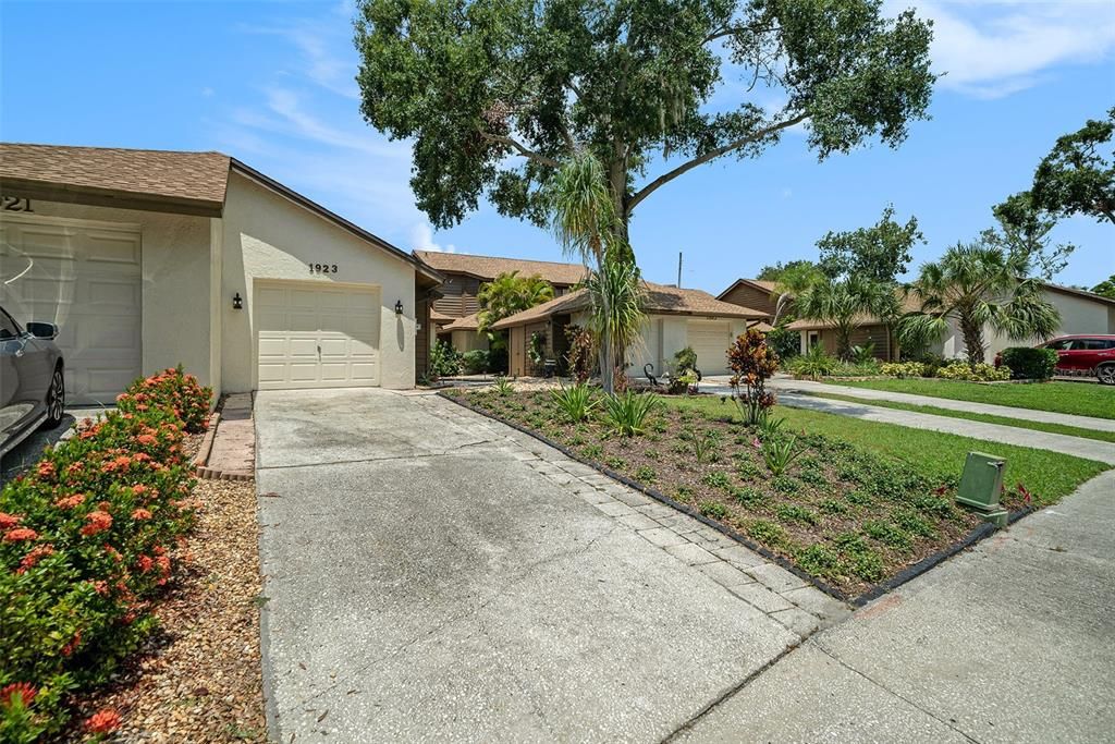 For Rent: $2,400 (2 beds, 2 baths, 1030 Square Feet)