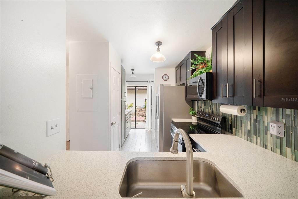For Rent: $2,400 (2 beds, 2 baths, 1030 Square Feet)