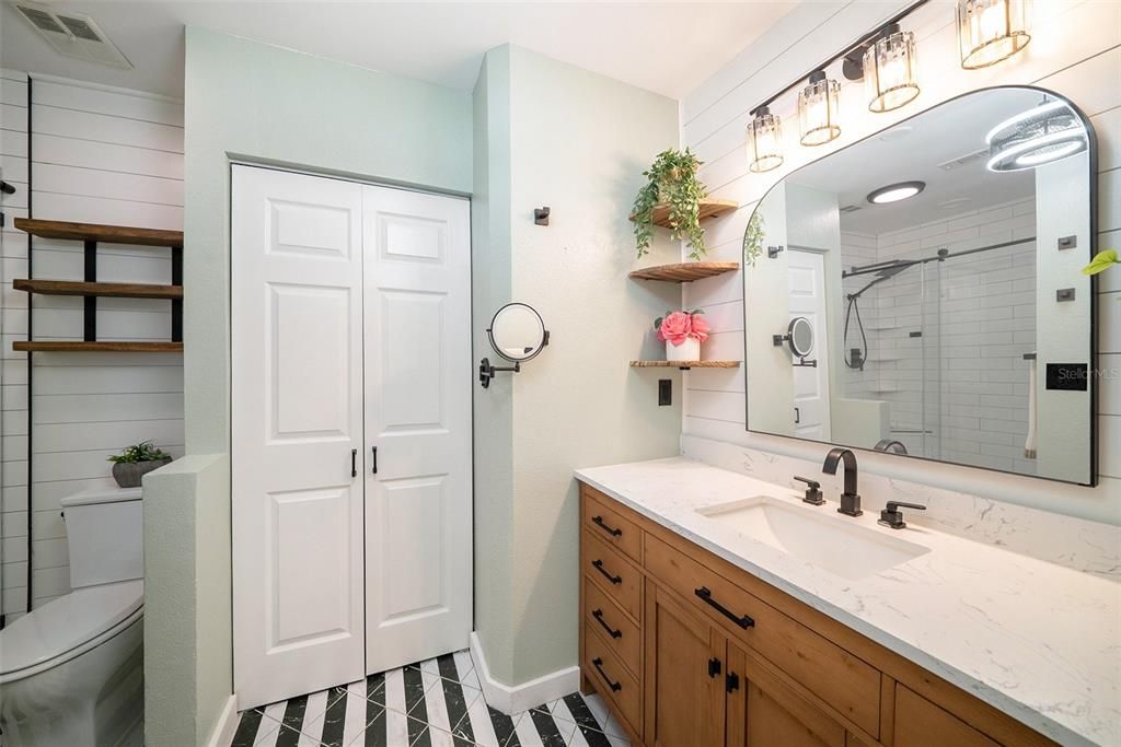 For Rent: $2,400 (2 beds, 2 baths, 1030 Square Feet)