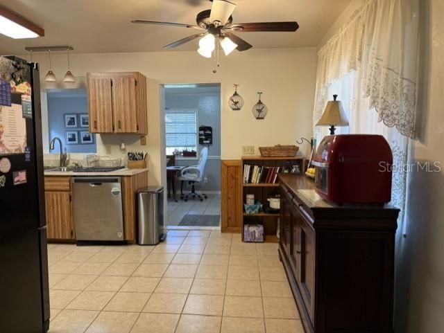 For Sale: $225,000 (2 beds, 2 baths, 1452 Square Feet)