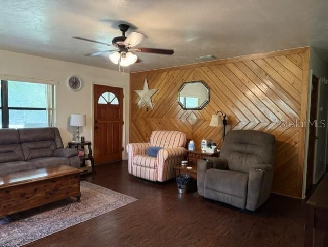 For Sale: $225,000 (2 beds, 2 baths, 1452 Square Feet)