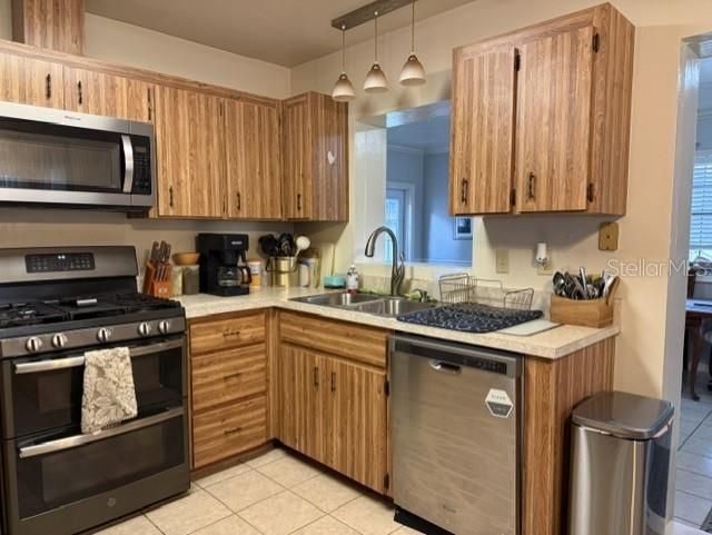 For Sale: $225,000 (2 beds, 2 baths, 1452 Square Feet)
