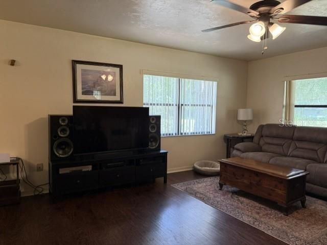 For Sale: $225,000 (2 beds, 2 baths, 1452 Square Feet)