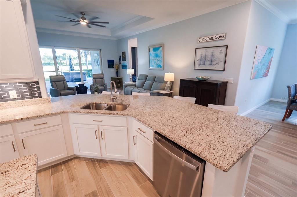 En Venta: $599,000 (3 camas, 3 baños, 2287 Pies cuadrados)