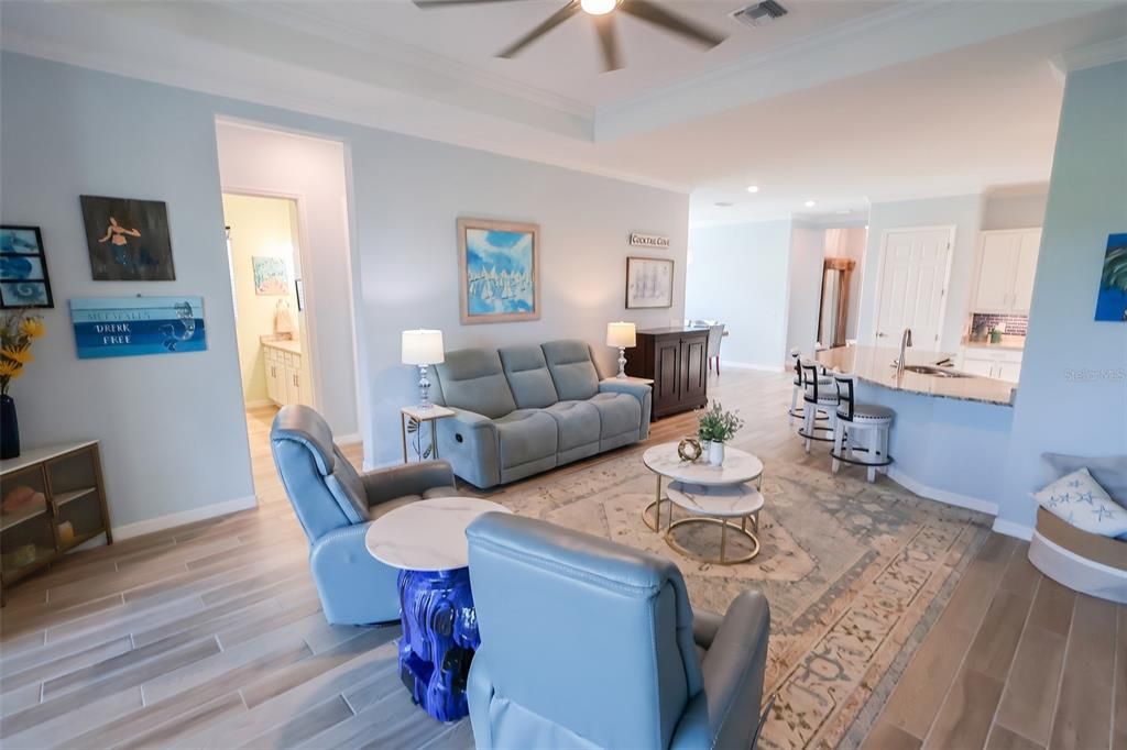 En Venta: $599,000 (3 camas, 3 baños, 2287 Pies cuadrados)