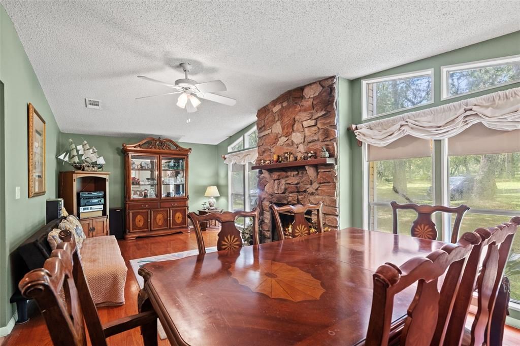 For Sale: $365,000 (3 beds, 2 baths, 1899 Square Feet)
