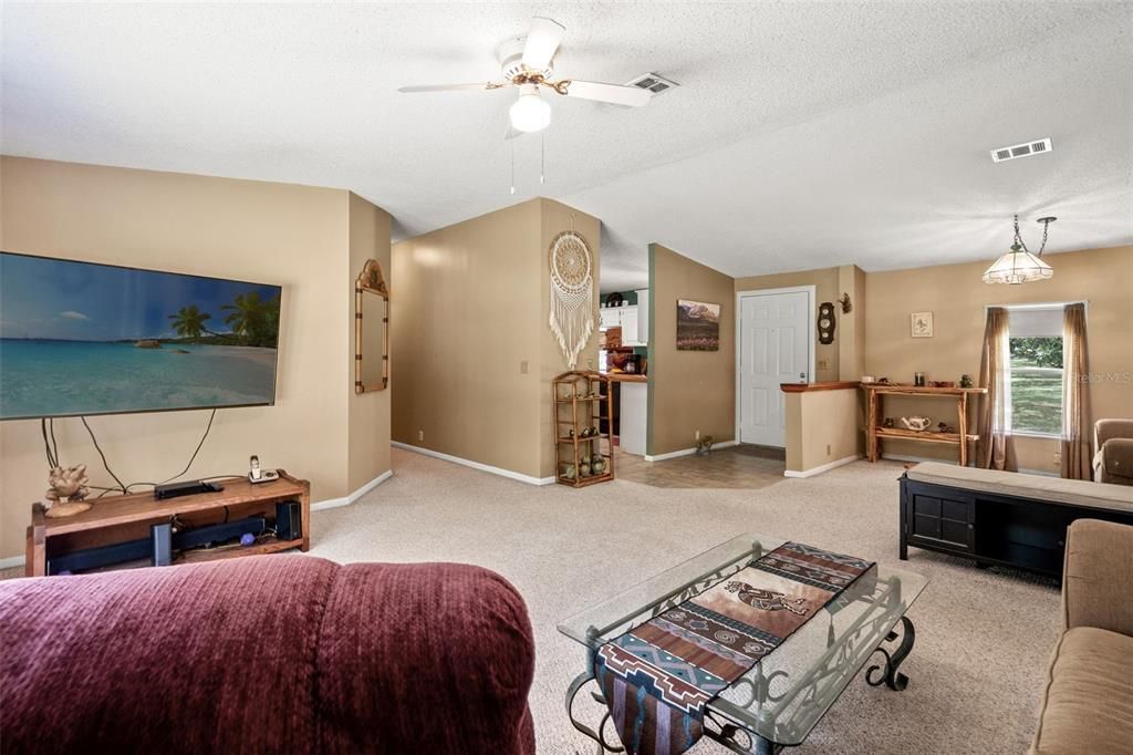 For Sale: $365,000 (3 beds, 2 baths, 1899 Square Feet)