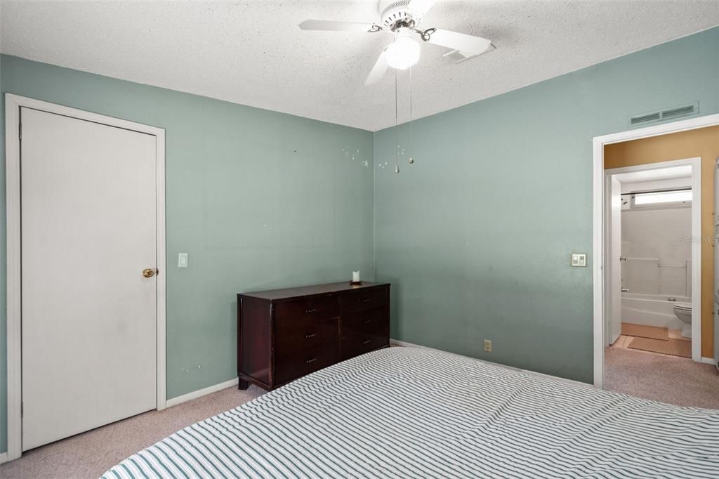 For Sale: $365,000 (3 beds, 2 baths, 1899 Square Feet)