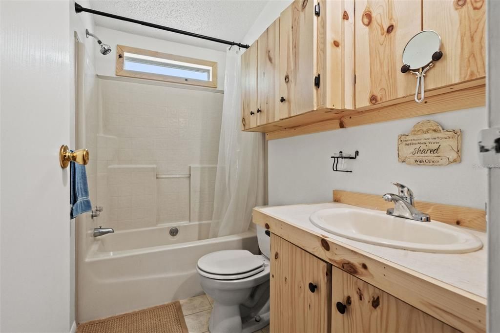 For Sale: $365,000 (3 beds, 2 baths, 1899 Square Feet)