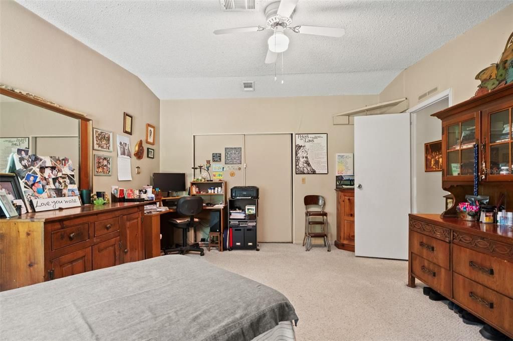 For Sale: $365,000 (3 beds, 2 baths, 1899 Square Feet)